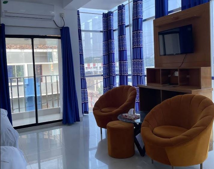Suite seating area